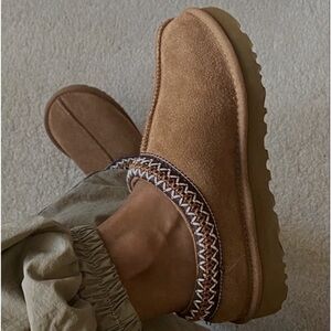 UGG TASMAN CHESTNUT SUEDE SLIPPER CLOG